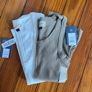 2 universal Thread Tank Tops NWT